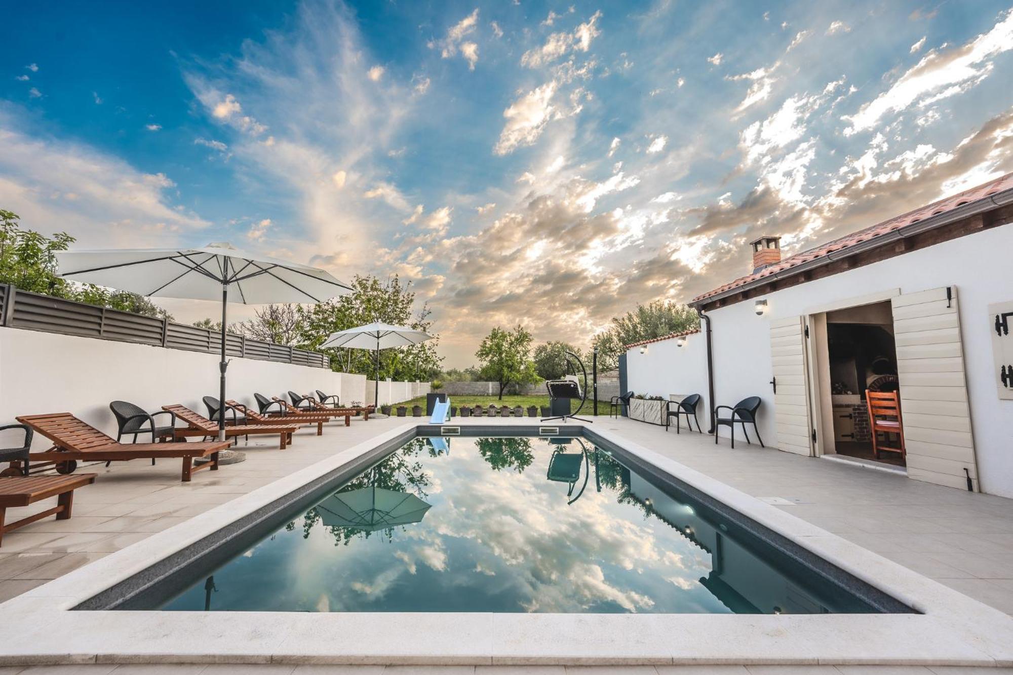 Villa Leny With Pool Sukošan Kültér fotó