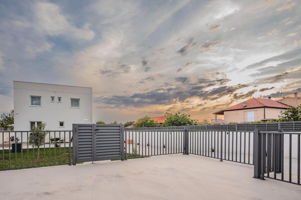 Villa Leny With Pool Sukošan Kültér fotó