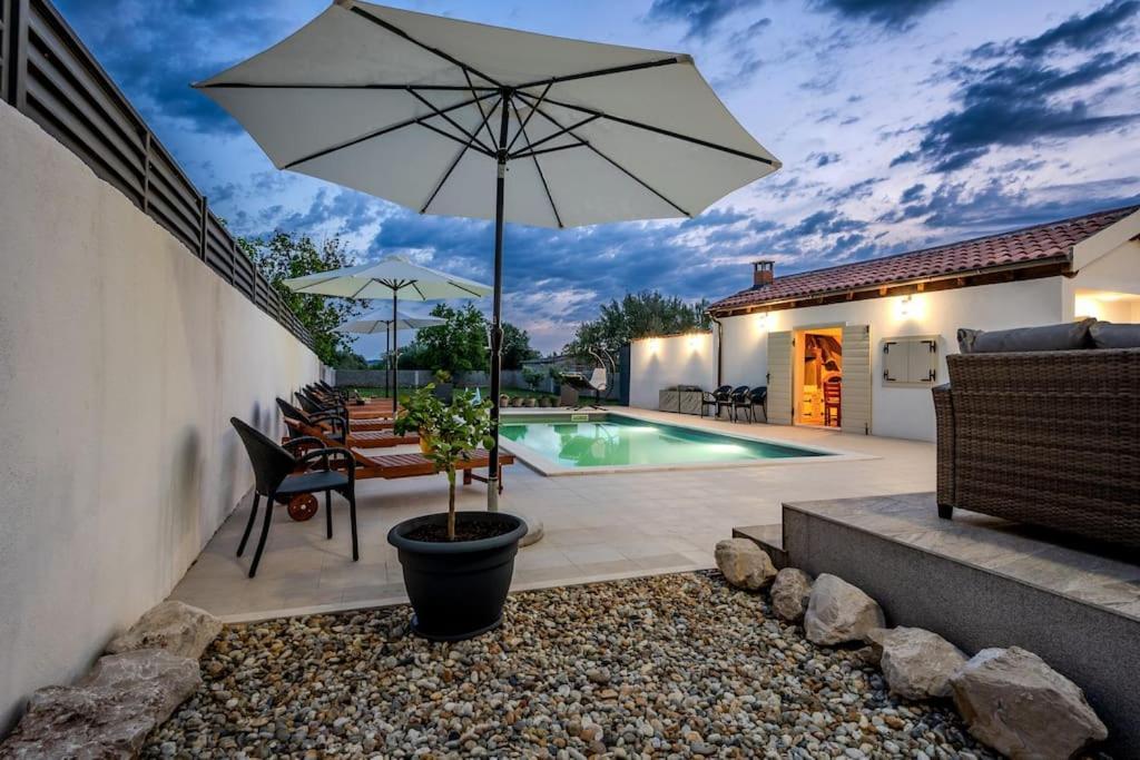Villa Leny With Pool Sukošan Kültér fotó