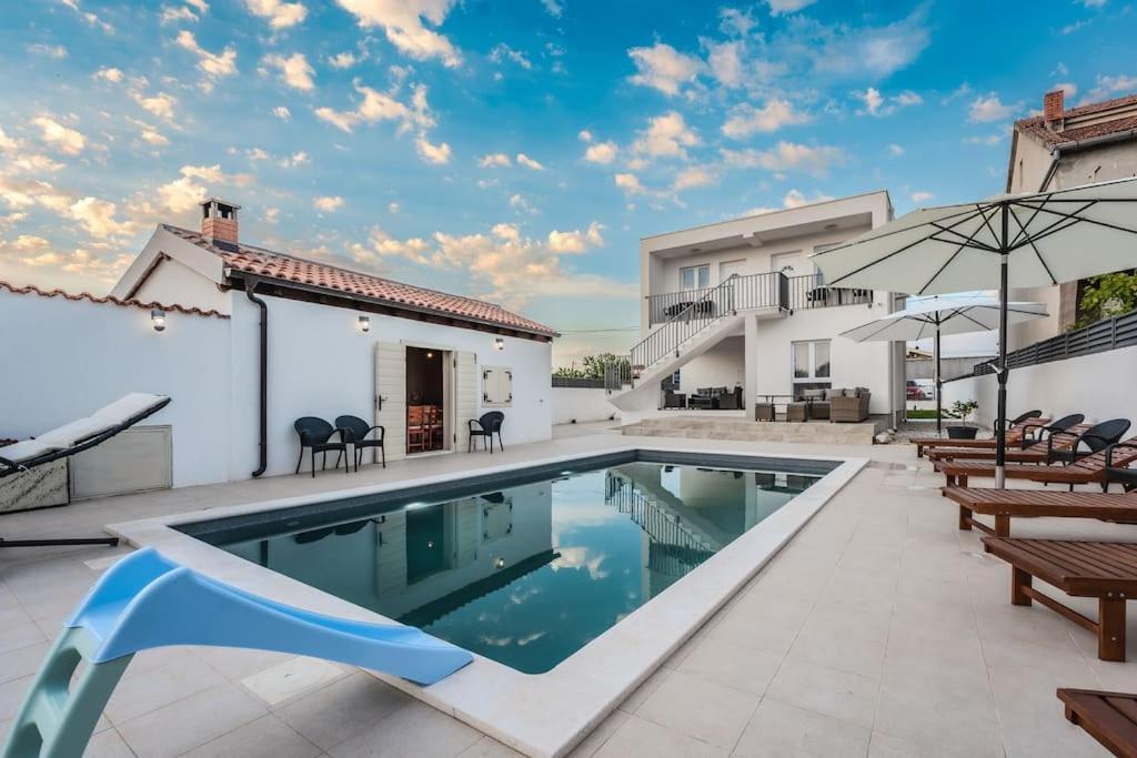 Villa Leny With Pool Sukošan Kültér fotó